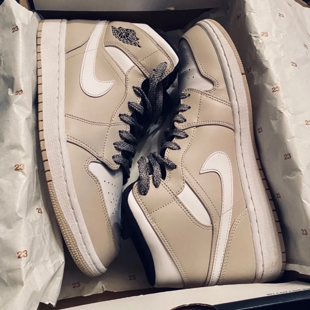 Nike Air Jordan 1 Mid Desert Sand/ Black-White